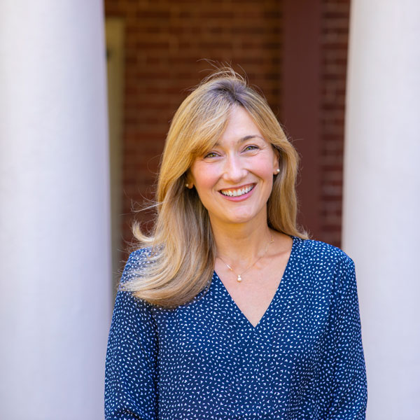 Caroline Janney Headshot