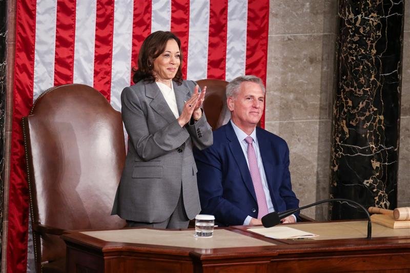 Vice President Kamala Harris applauds Israeli President Isaac Herzog