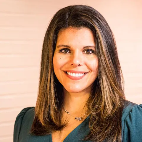 Vivian Salama Headshot